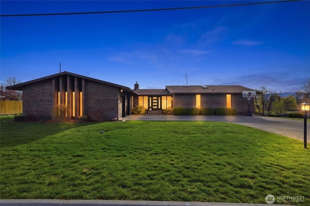 5 bedroom house for sale at 1319 Barleen Dr Walla Walla 99362 - $895,000