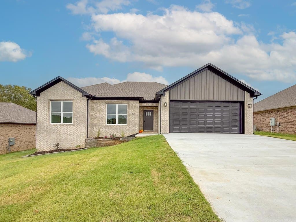 4 bedroom house for sale at 505 Sweet Gum Ct Cabot 72023 - $339,990