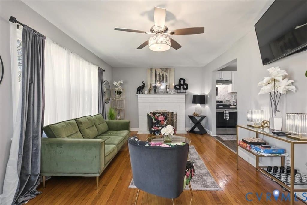 3 bedroom house for sale at 400 W 29th St Richmond - $325,000