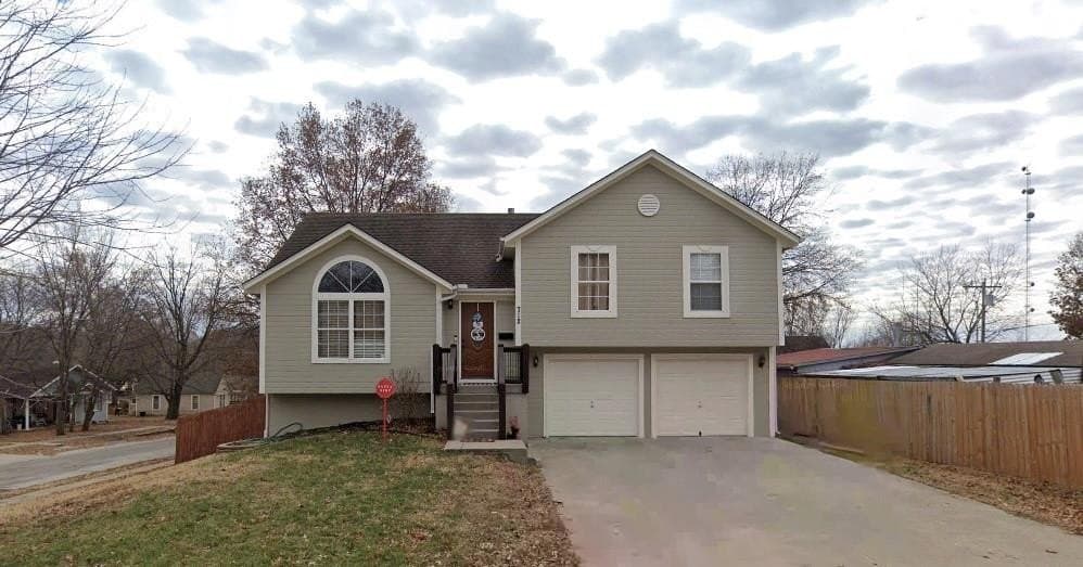 3 bedroom house for sale at 712 Locust St Pleasant Hill 64080 - $264,900