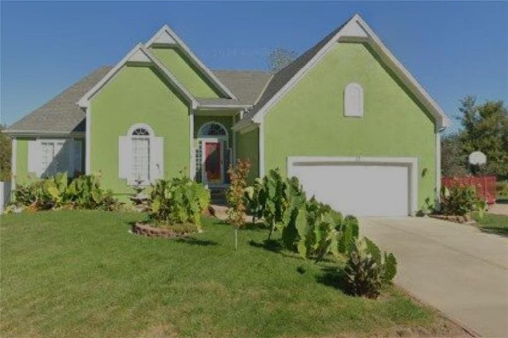 3 bedroom house for sale at 604 Oak Dr Raymore 64083 - $429,900