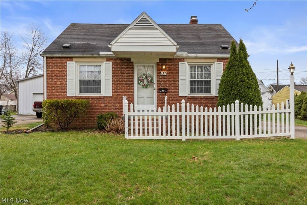 4 bedroom house for sale at 137 Lafayette St Elyria 44035 - $215,000
