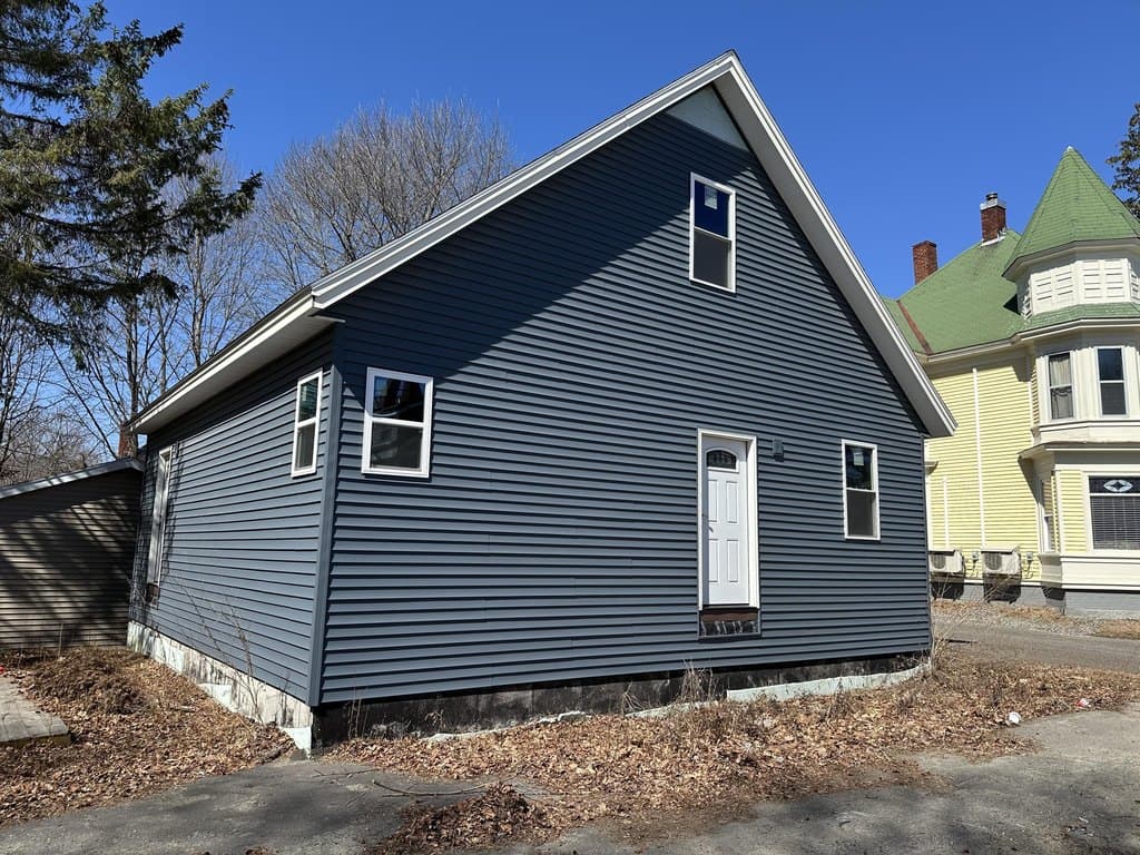 2 bedroom house for sale at 24 Prentiss St Bangor 04401 - $150,000