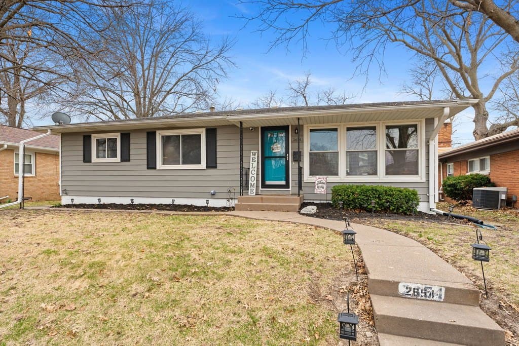 3 bedroom house for sale at 2654 Fillmore Ln Davenport 52804 - $234,900