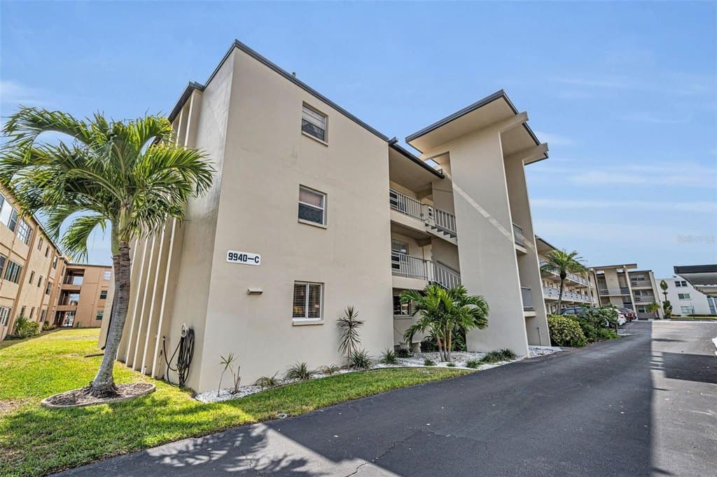 1 bedroom condo for sale at 9940 47th Ave N Apt 105 Bay Pines - $109,500