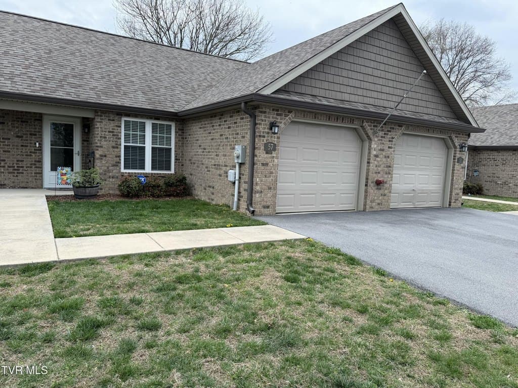 townhouse for sale at 57 Chatfield Sq Johnson City 37615 - $189,000