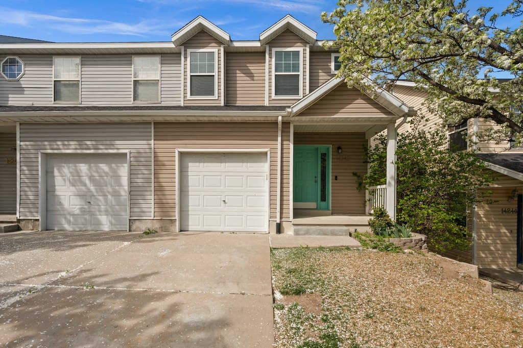 3 bedroom condo for sale at 14242 S Daisyfield Dr Draper - $405,000