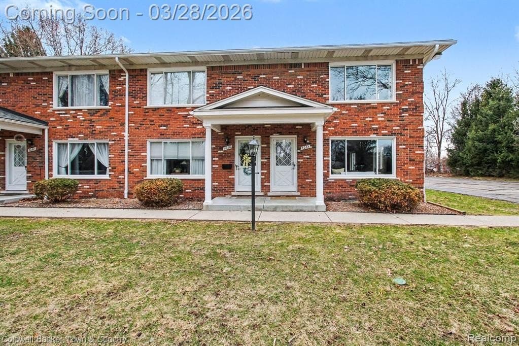 3 bedroom townhouse for sale at 5084 Kintyre Ln Brighton 48116 - $249,990