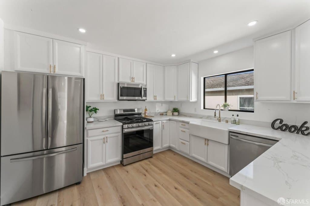 3 bedroom house for sale at 300 Klamath St Brisbane - $1,198,000