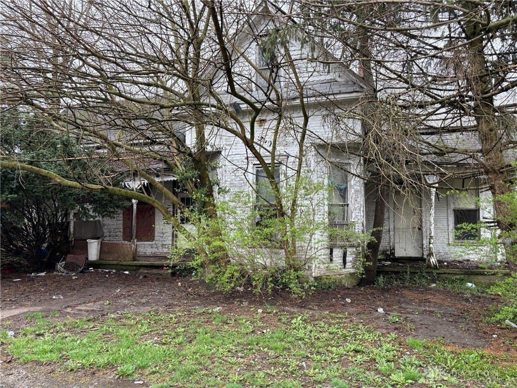 5 bedroom house for sale at 3303 S Maysville St Bowersville - $15,000