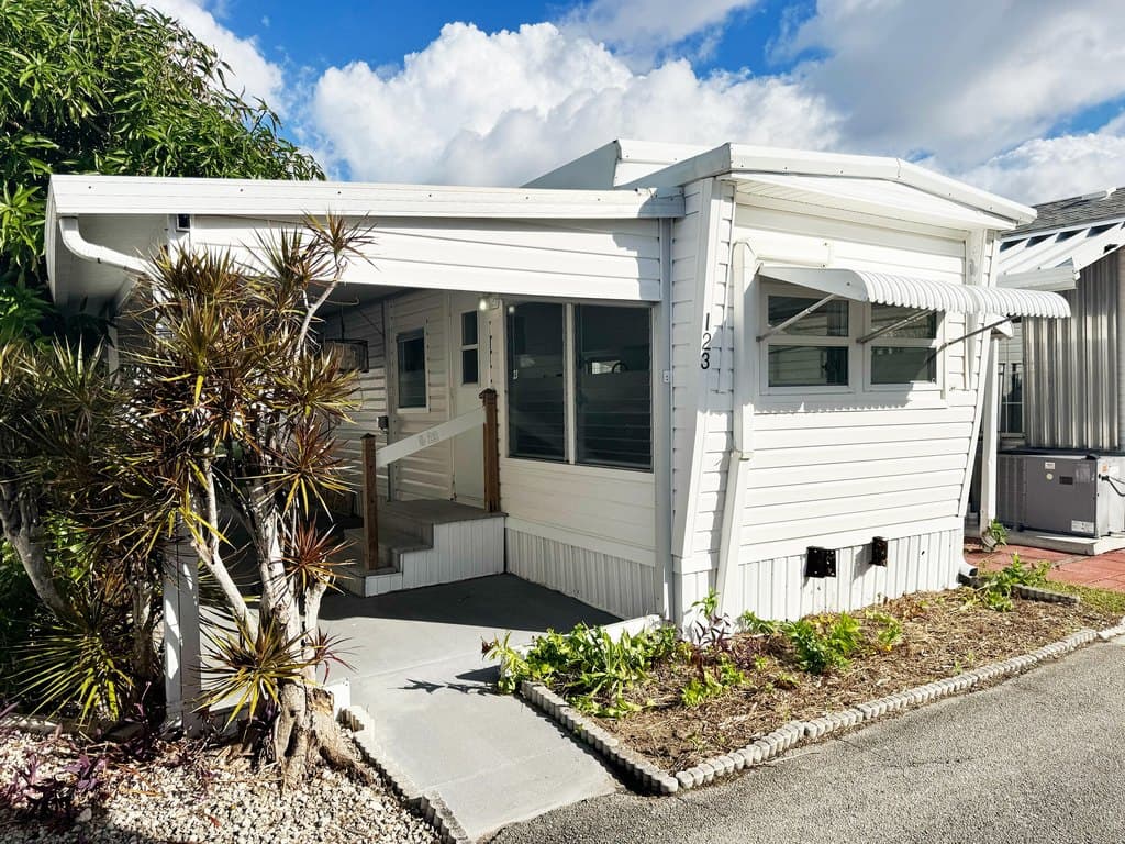 1 bedroom mobile home for sale at 23 Hibiscus Dr Unit I Briny Breezes - $290,000