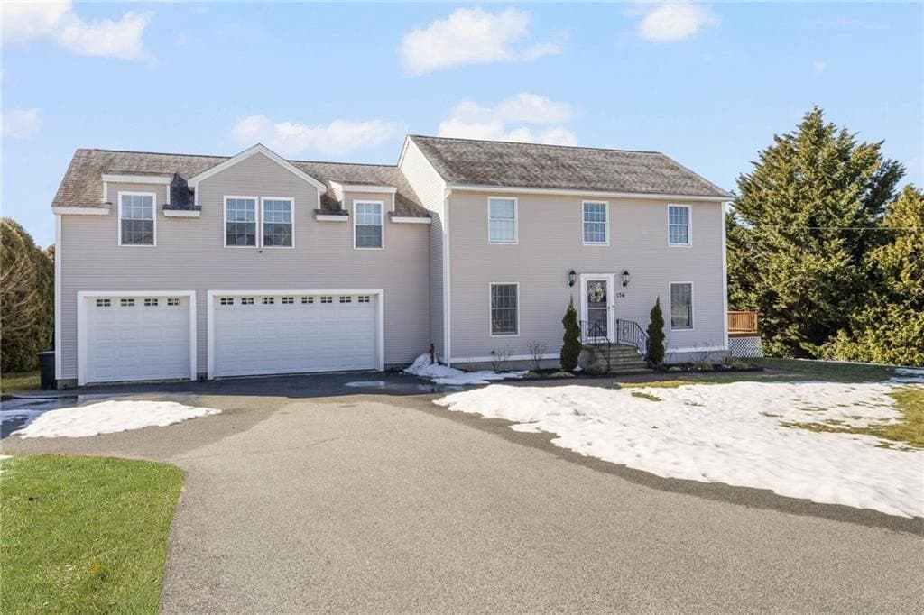 5 bedroom house for sale at 136 Corporate Pl Middletown 02842 - $875,000