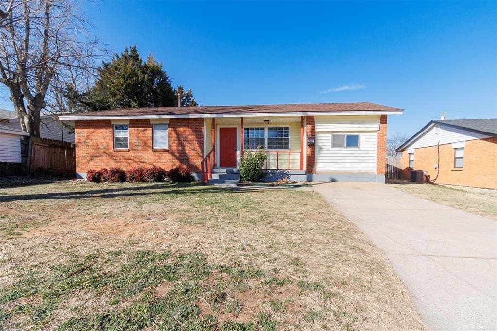 4 bedroom house for sale at 205 Oak St Elgin 73538 - $189,900