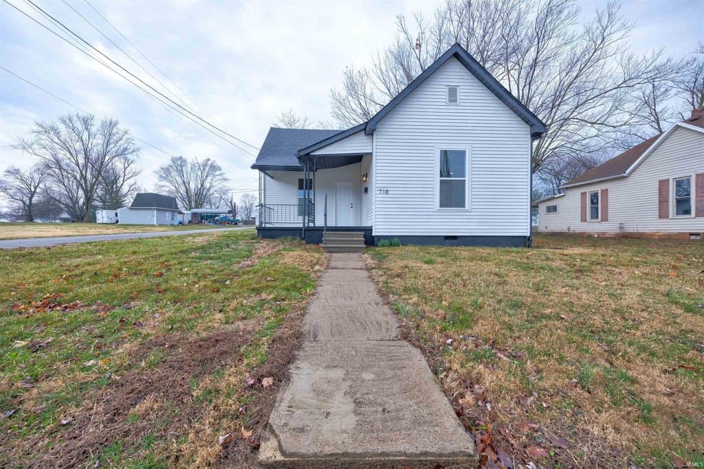 2 bedroom house for sale at 718 S Illinois St Bicknell - $134,000
