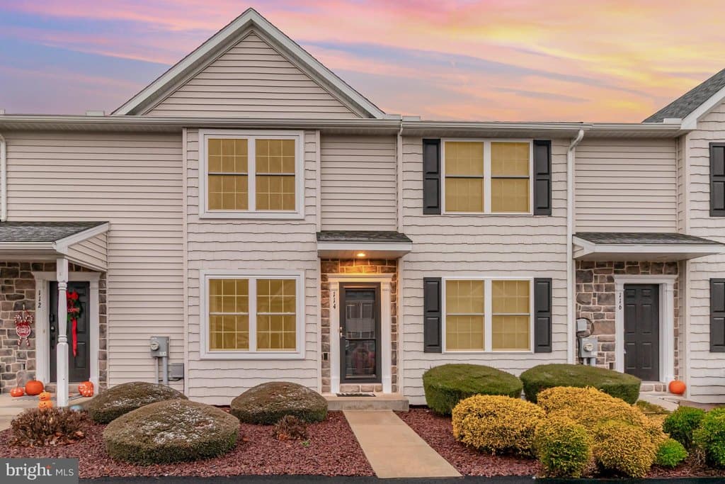 3 bedroom townhouse for sale at 114 Cedarwood Dr Unit 114 Bowmansville - $359,900