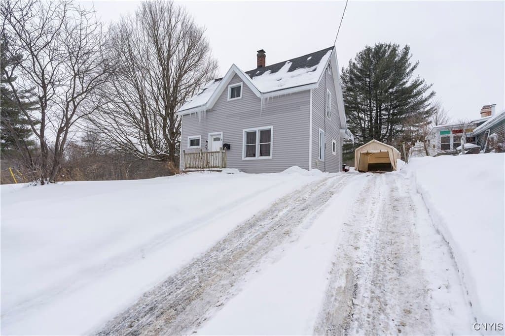 4 bedroom house for sale at 8 S Broad St Champion - $164,000