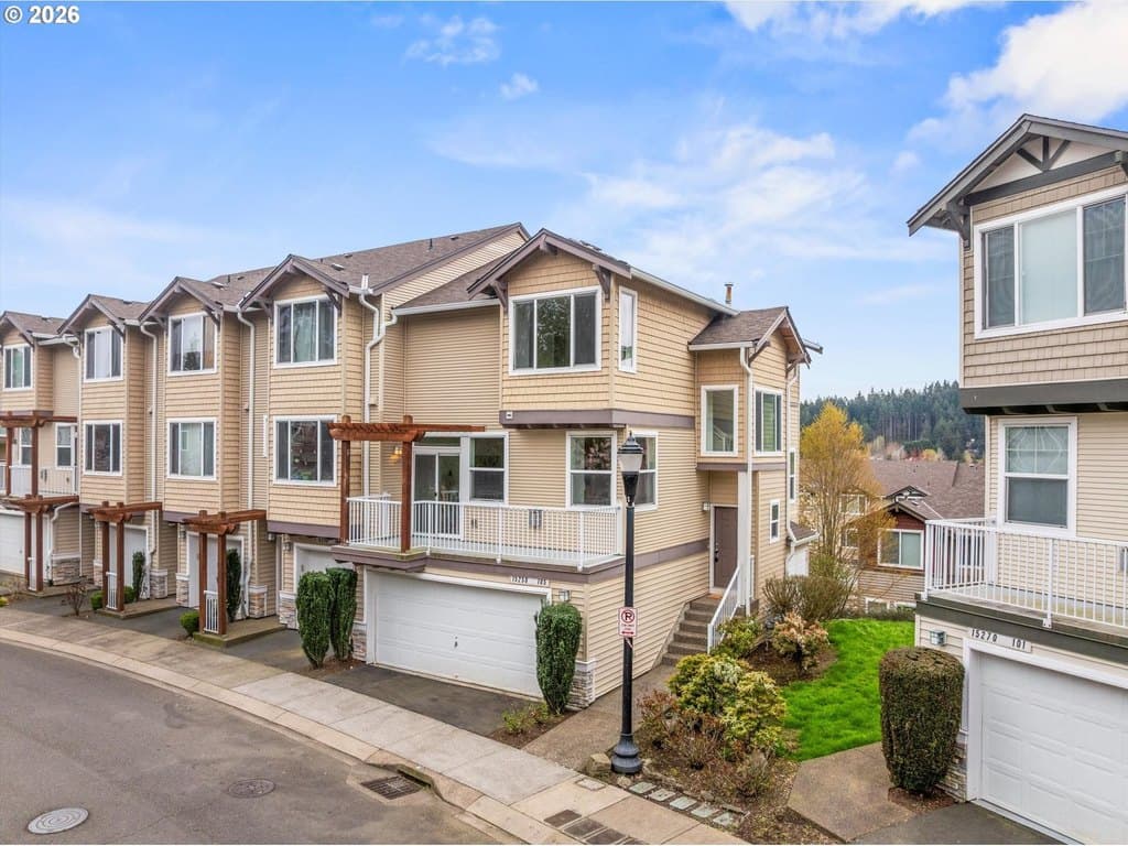 3 bedroom condo for sale at 15250 SW Sparrow Loop Unit 105 Beaverton - $425,000