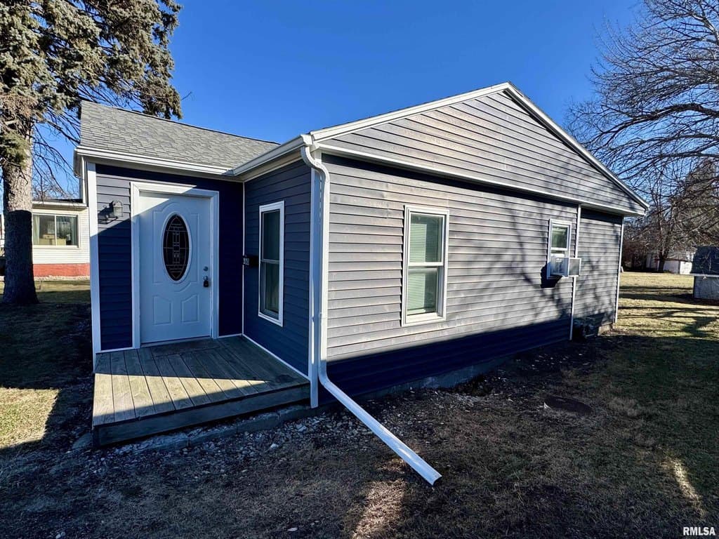 2 bedroom house for sale at 460 N Cole St Bushnell - $74,900
