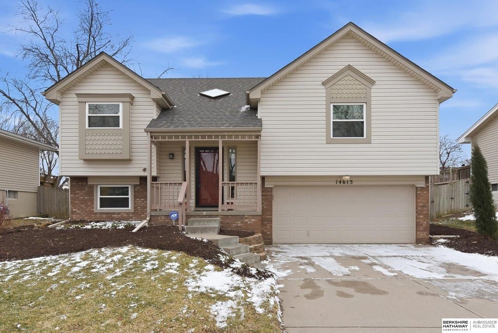 3 bedroom house for sale at 14615 Edna St Chalco - $295,000
