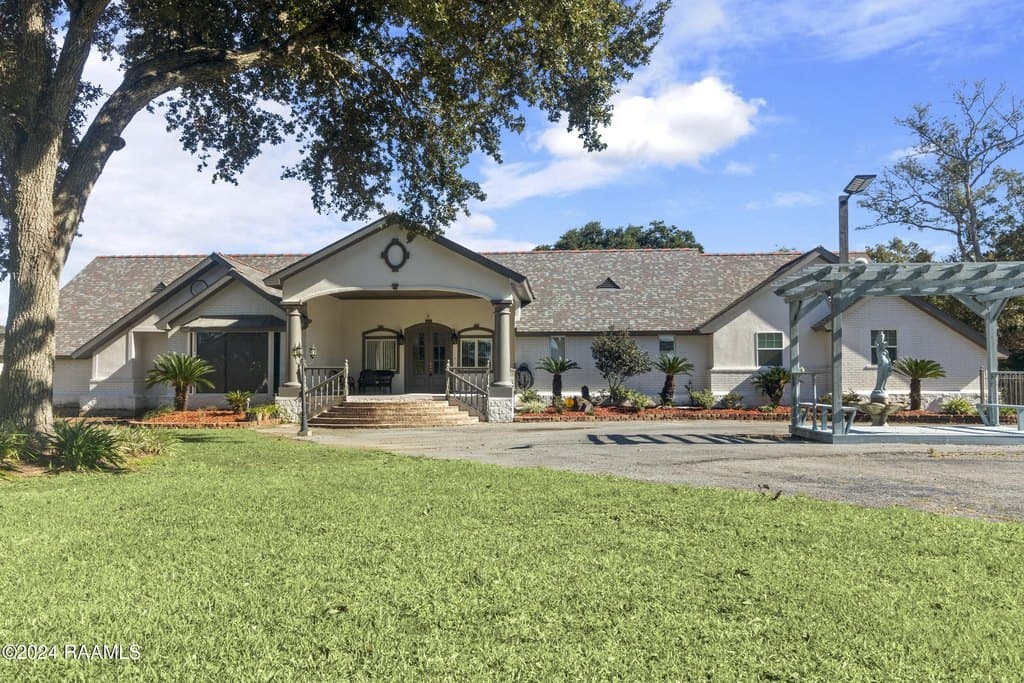 4 bedroom house for sale at 1412 US Highway 167 Abbeville - $595,000