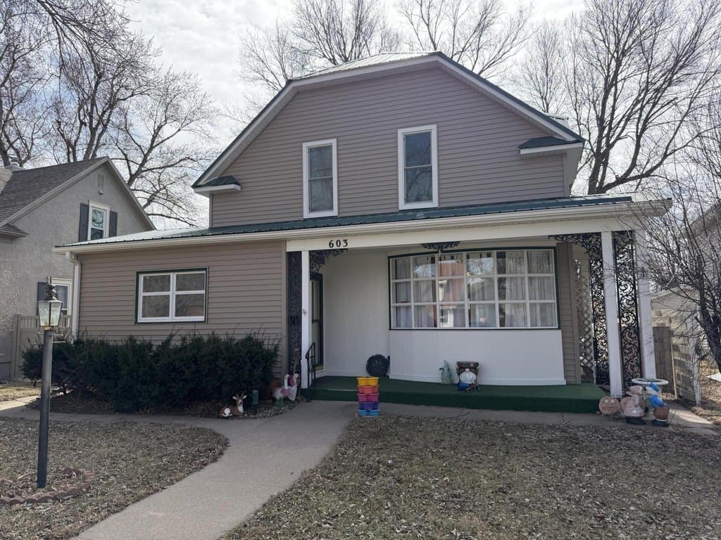 3 bedroom house for sale at 603 E 6th Ave Mitchell 57301 - $219,000
