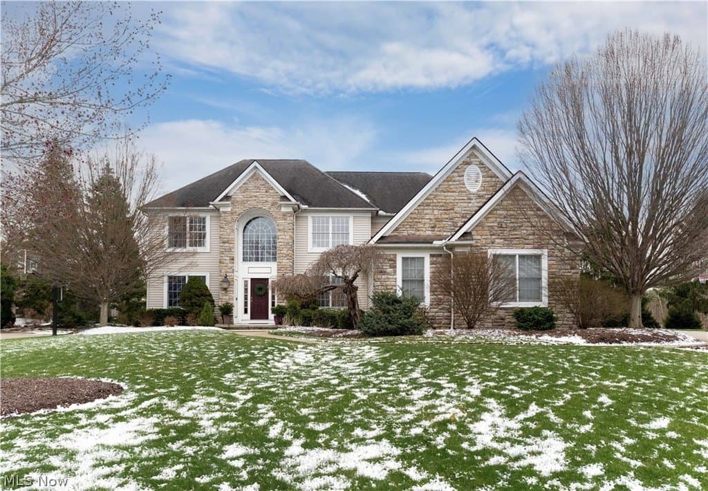 5 bedroom house for sale at 4307 S Fall Lake Dr Avon 44011 - $689,900