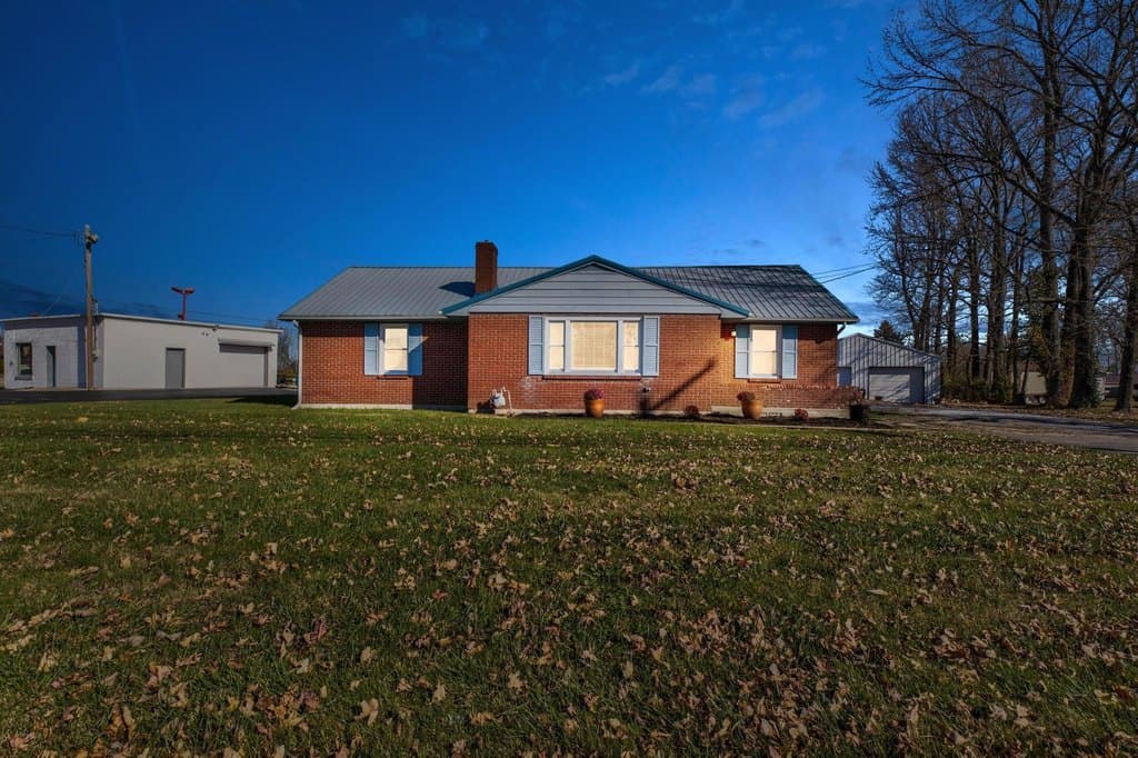 3 bedroom house for sale at 4007 Camargo Rd Camargo - $254,000