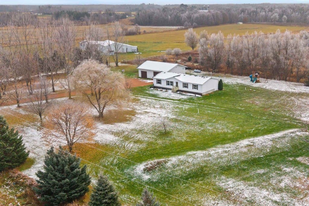 3 bedroom mobile home for sale at 7637 Bluff Dr Arpin - $249,900
