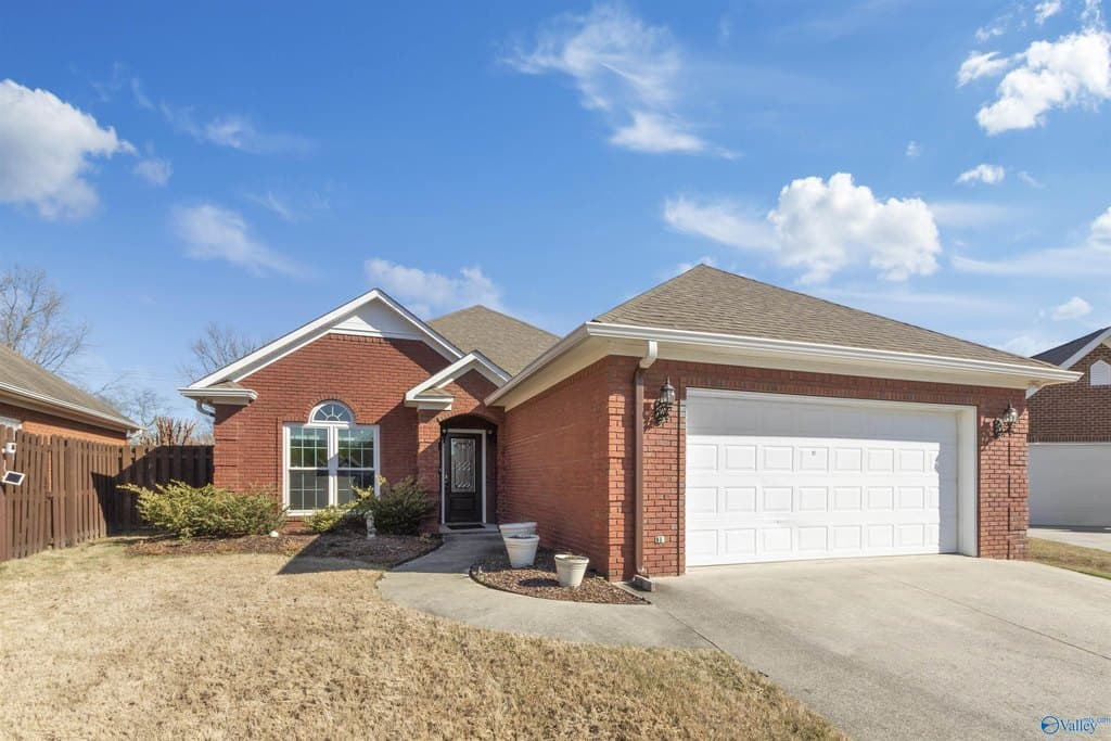3 bedroom house for sale at 109 Canterbury Cir Arab - $313,480