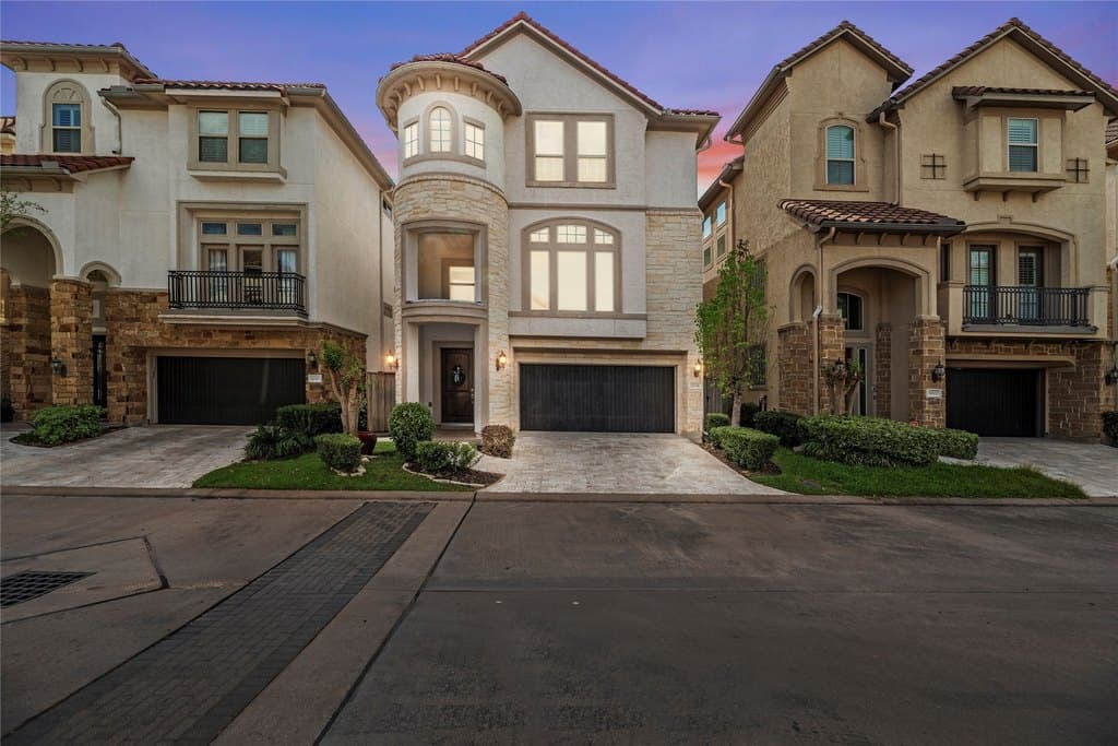 4 bedroom house for sale at 1006 Old Oyster Trl Sugar Land 77478 - $769,700