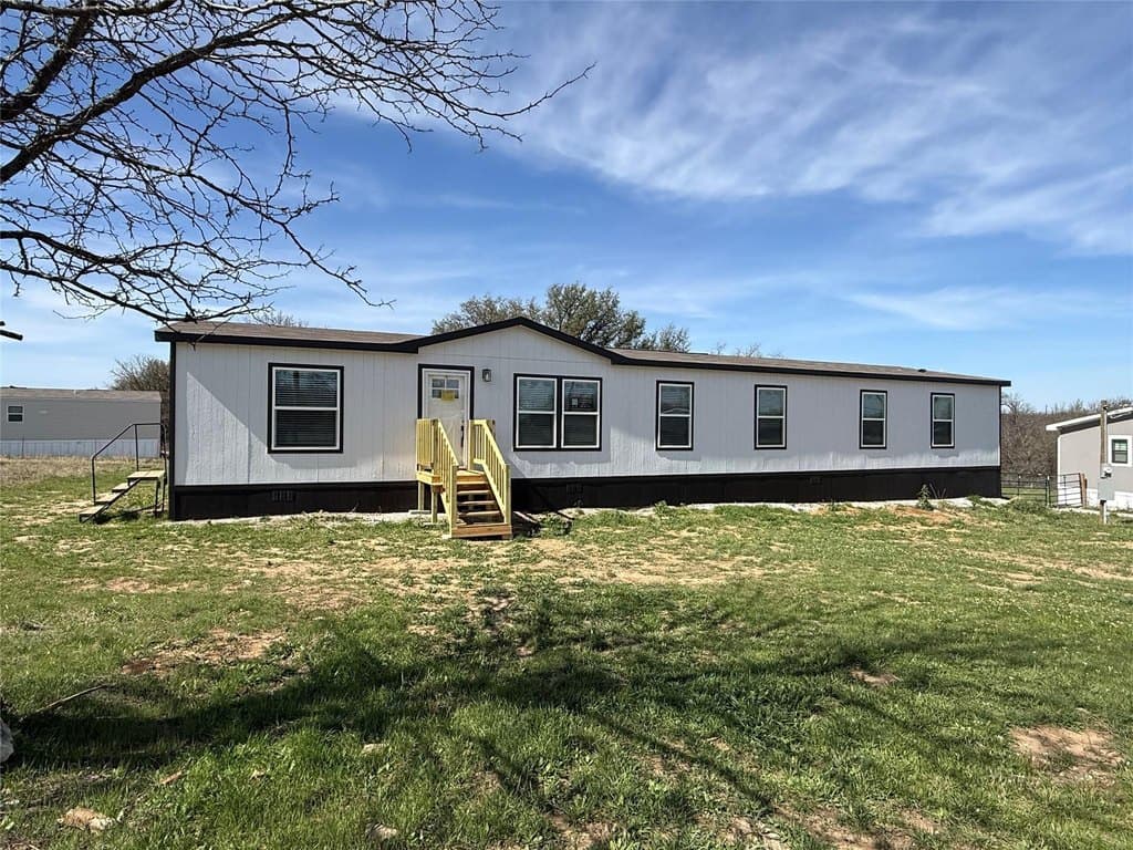 5 bedroom mobile home for sale at 380 Valley Ridge Dr Bridgeport - $219,900