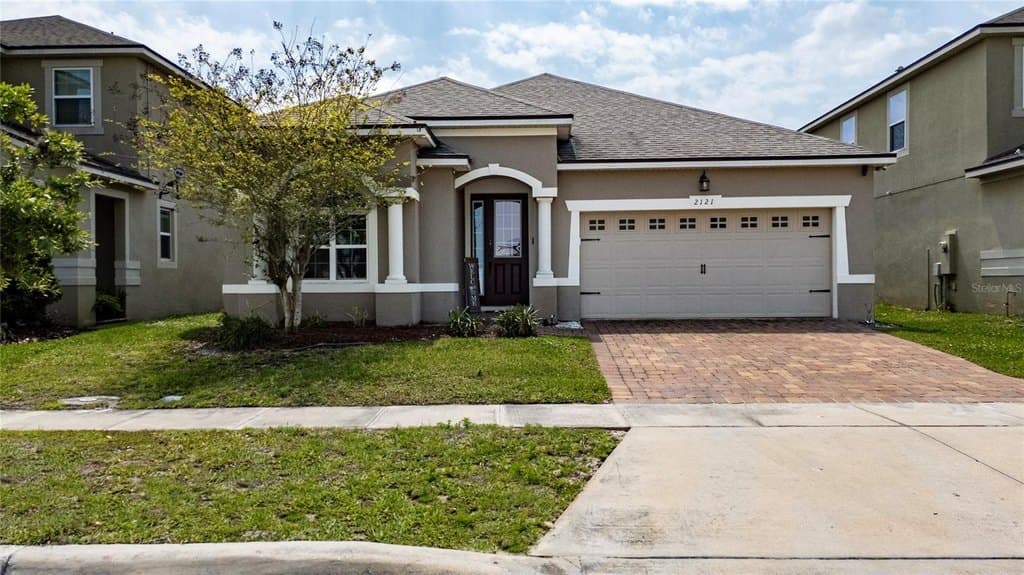 4 bedroom house for sale at 2121 Avian Loop Kissimmee - $495,000