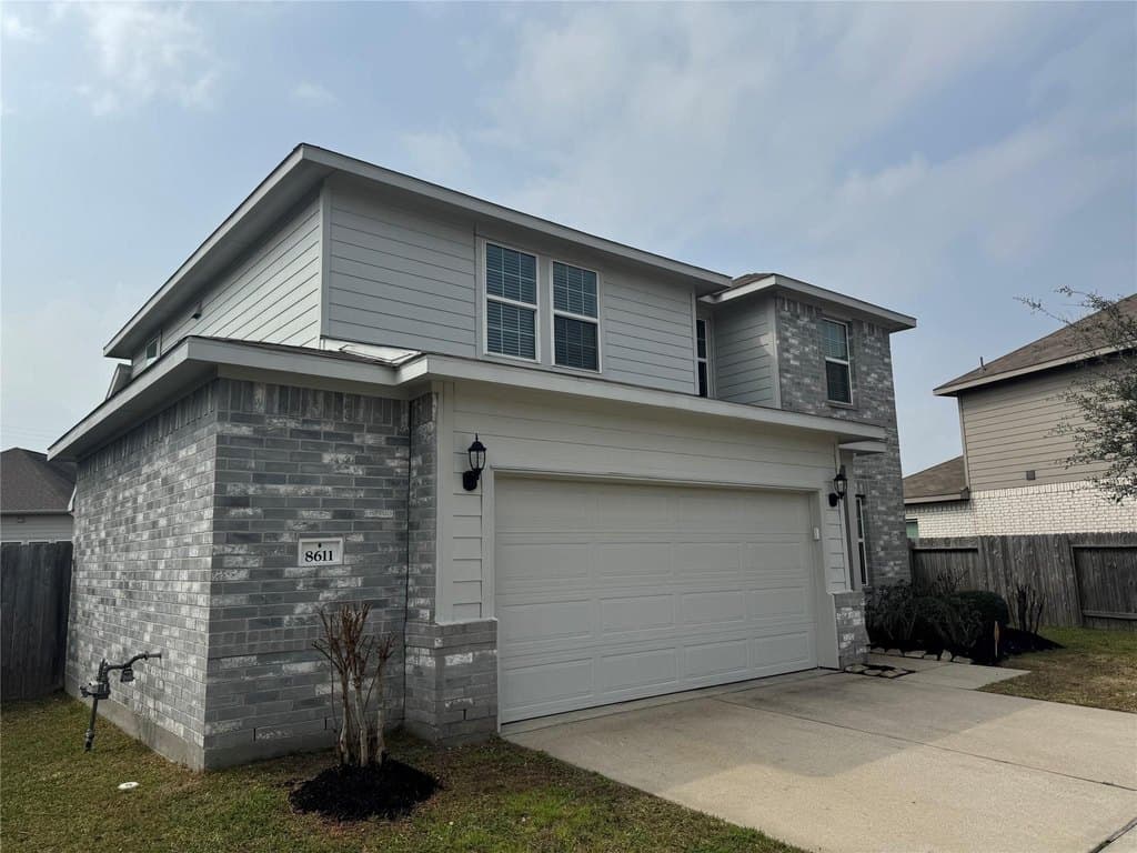 4 bedroom house for sale at 8611 Morning Dove Ln Baytown 77521 - $289,900