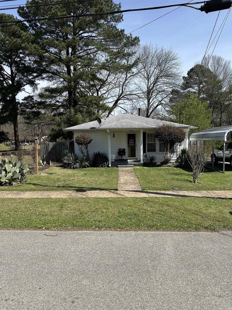 2 bedroom house for sale at 504 Richardson St Bald Knob - $78,900