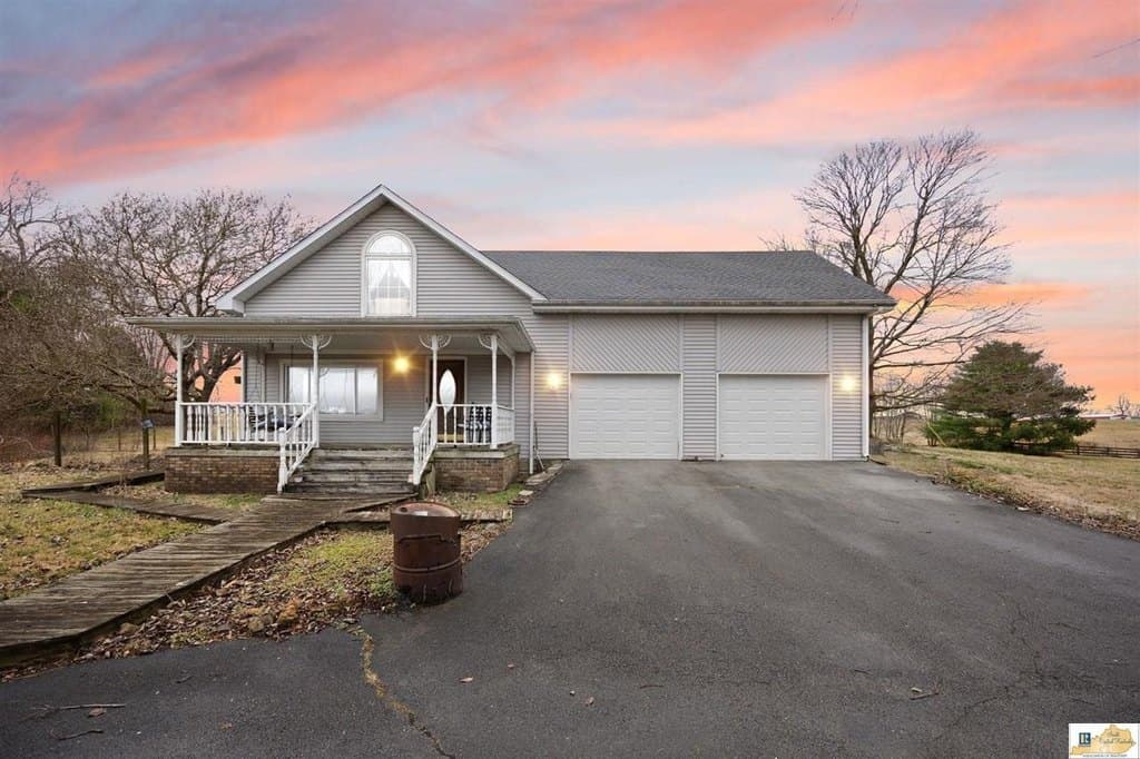 3 bedroom house for sale at 1856 Whitney Woods Rd Cave City - $450,000
