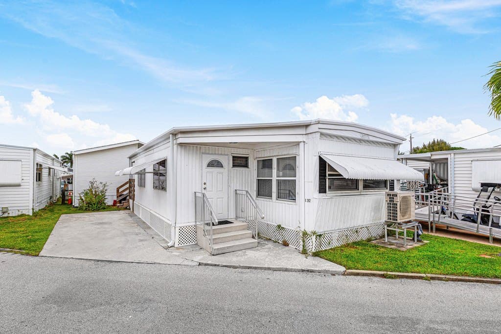 2 bedroom mobile home for sale at 202 Palm Dr Unit I Briny Breezes - $329,000