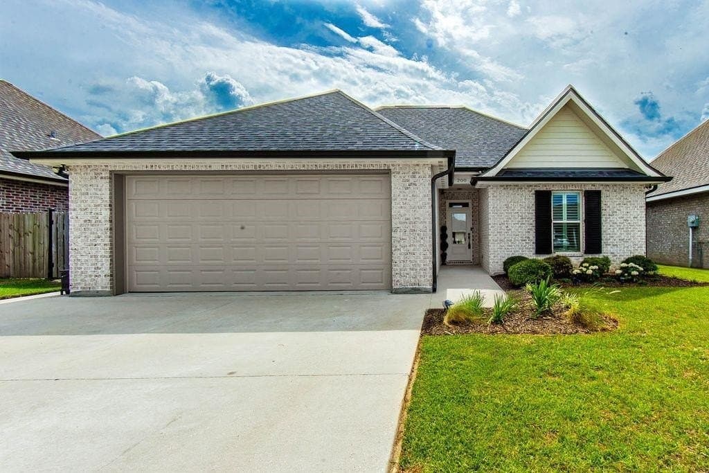 3 bedroom house for sale at 200 Sugar Ridge Dr Houma 70360 - $335,000