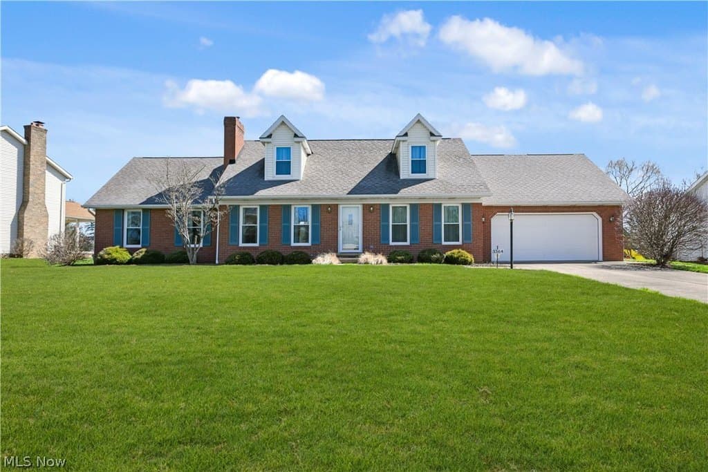 3 bedroom house for sale at 3364 Waterford Ave NW Canton 44708 - $300,000