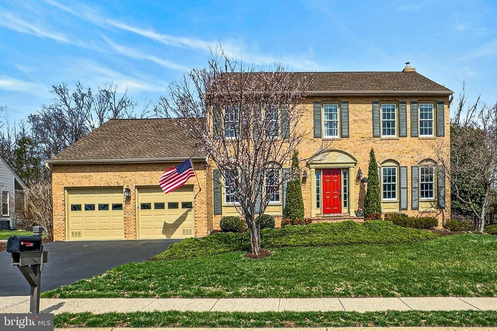 5 bedroom house for sale at 15510 Meherrin Dr Centreville - $995,000