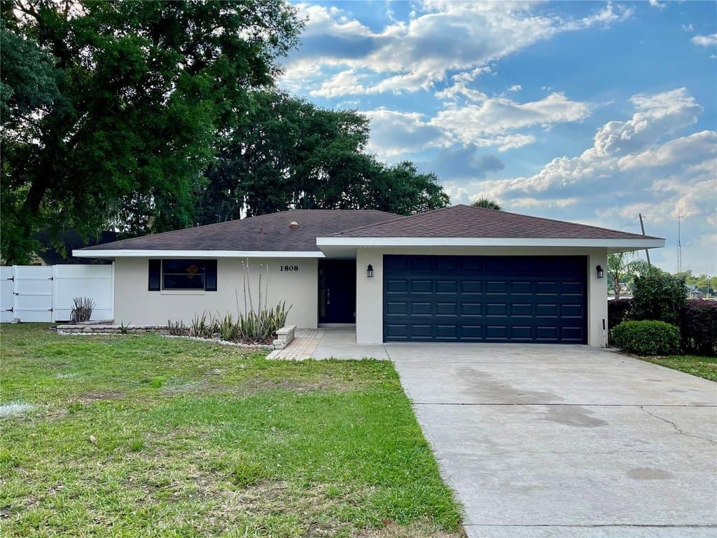 3 bedroom house for sale at 1808 Settle St Clermont 34711 - $399,900