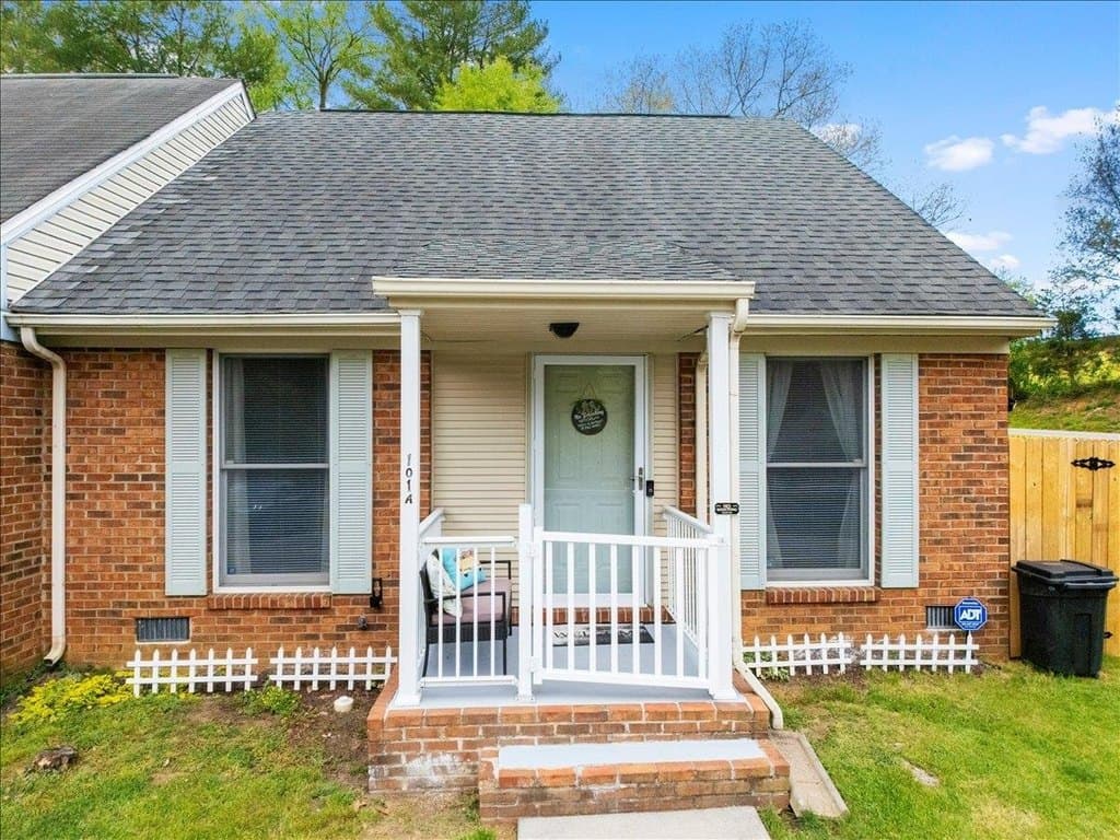 2 bedroom townhouse for sale at 101 Lovely Mount Dr Apt A Radford 24141 - $179,900