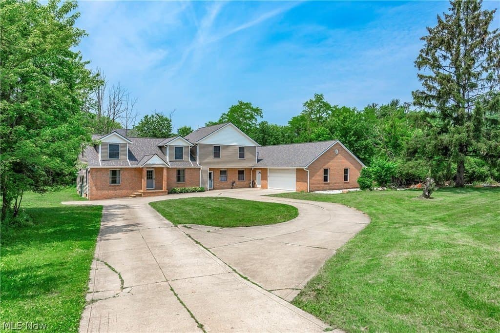 5 bedroom house for sale at 9990 Broadview Rd Broadview Heights - $575,000
