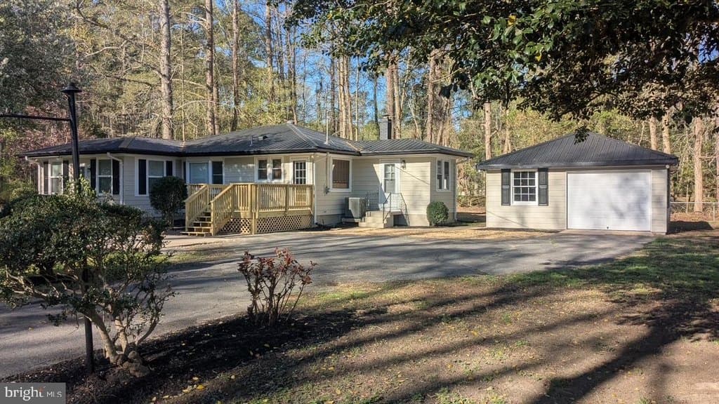 3 bedroom house for sale at 29911 Woodland Cir Golden Beach 20659 - $359,900