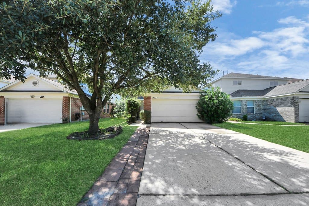 3 bedroom house for sale at 1423 Seafield Dr Channelview - $215,000