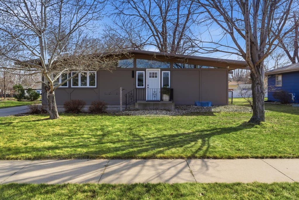 3 bedroom house for sale at 713 E 14th Ave Mitchell 57301 - $265,000
