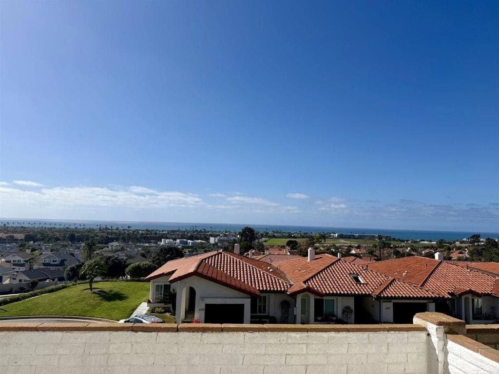 2 bedroom townhouse for sale at 6779 Heath Ct Carlsbad - $1,099,000