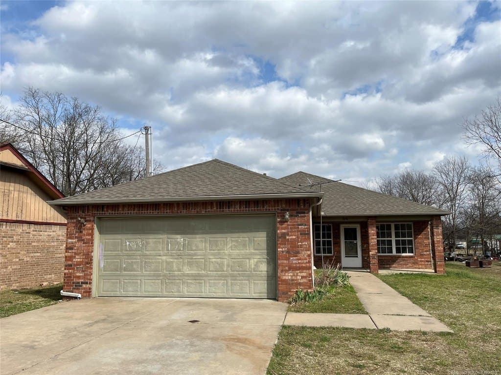5 bedroom house for sale at 208 S Osage St Beggs - $138,960