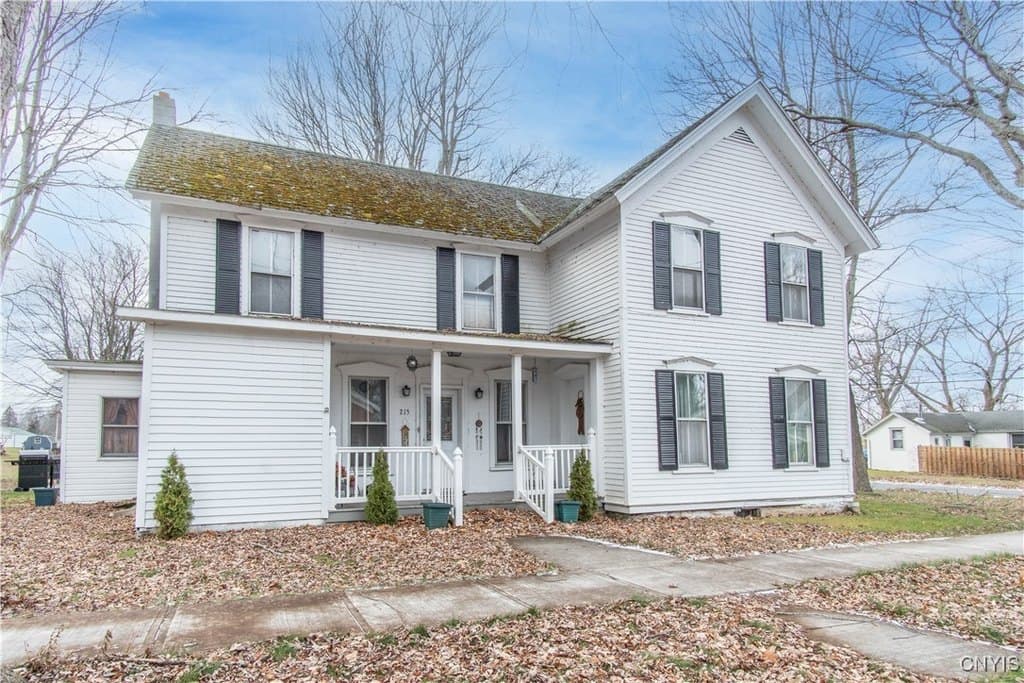 5 bedroom house for sale at 215 William St Cape Vincent - $324,900