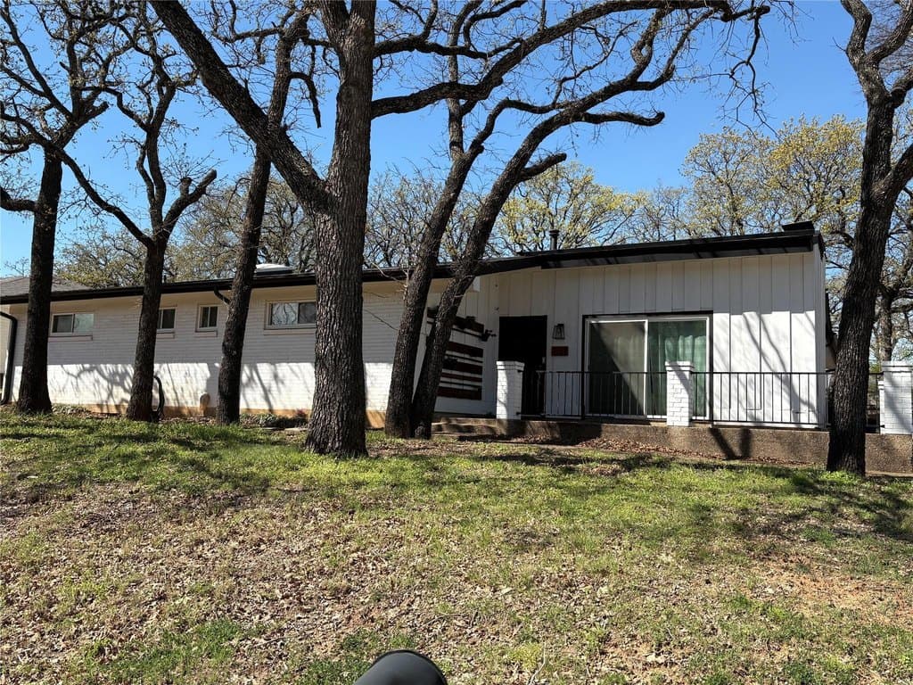3 bedroom house for sale at 1121 Wade Dr Bedford - $329,900