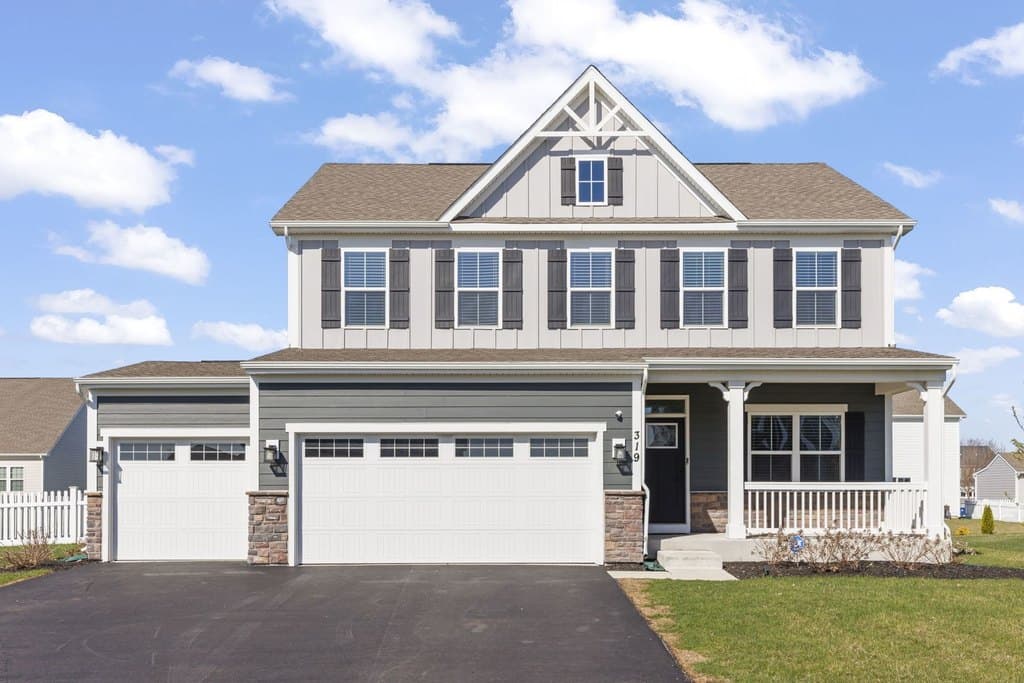 3 bedroom house for sale at 319 Atkinson Dr Sugar Grove 60554 - $575,000